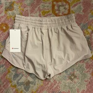 Lululemon Hotty Hot Shorts 2.5 lined